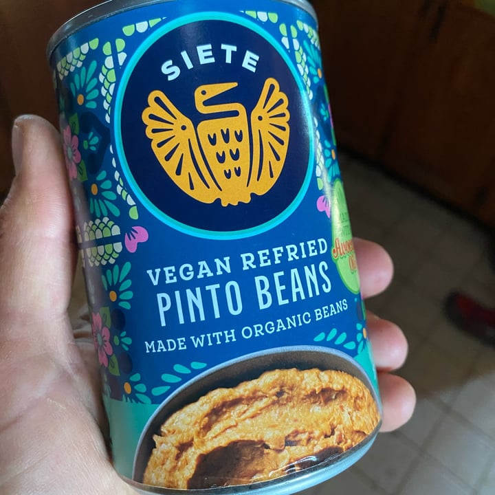 photo of Siete Family Foods Vegan Refried Beans shared by @wendyatoddmaninn on  01 Jun 2022 - review