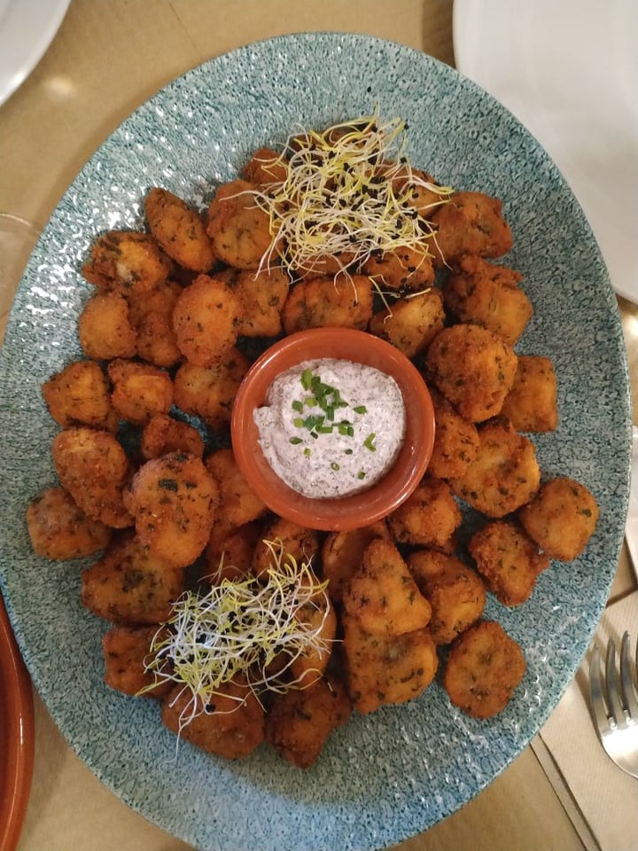 review photo of Dorothy's Veggie Bistro Champiñones Empanados shared by @youeatveggie on 26 Mar 2020 - review