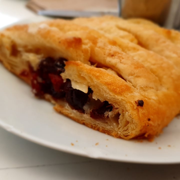 review photo of Vegamo MX Strudel de manzana shared by @bernardini96 on 30 Jun 2022 - review
