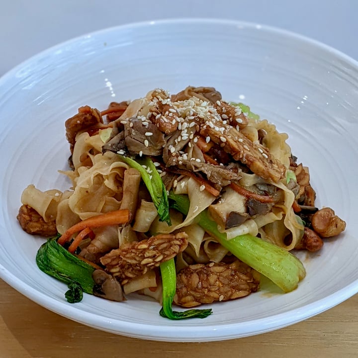 photo of Lilac Oak Mushroom Knife-Cut Noodles Stir-Fry shared by @xinru-t on  08 Aug 2022 - review
