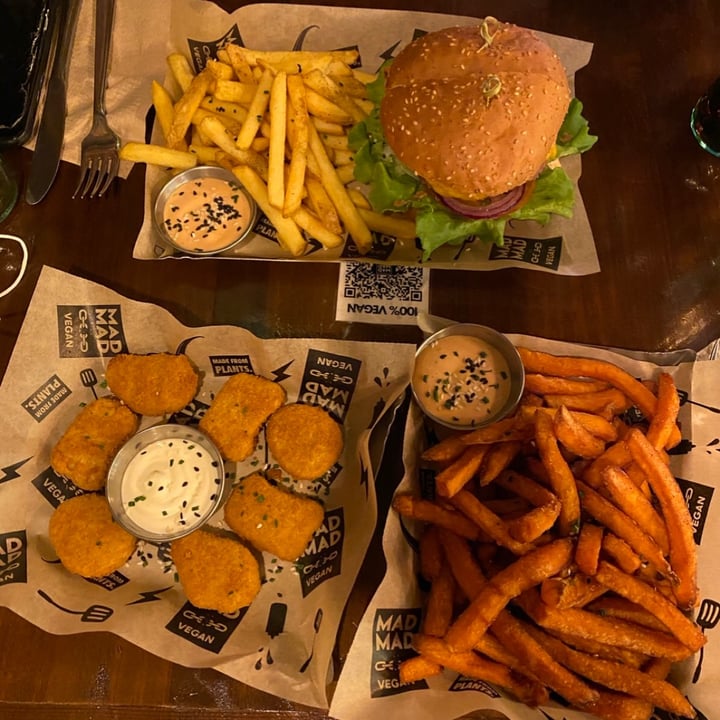 photo of Mad Mad Vegan Beyond burger shared by @nika- on  11 Apr 2021 - review