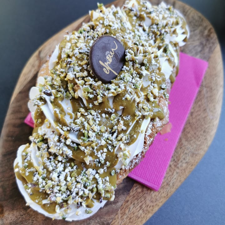 photo of Efrem - Gourmet Boutique and Finest Bar Cornetto Bomb Pistacchio shared by @posataverde on  06 Dec 2021 - review