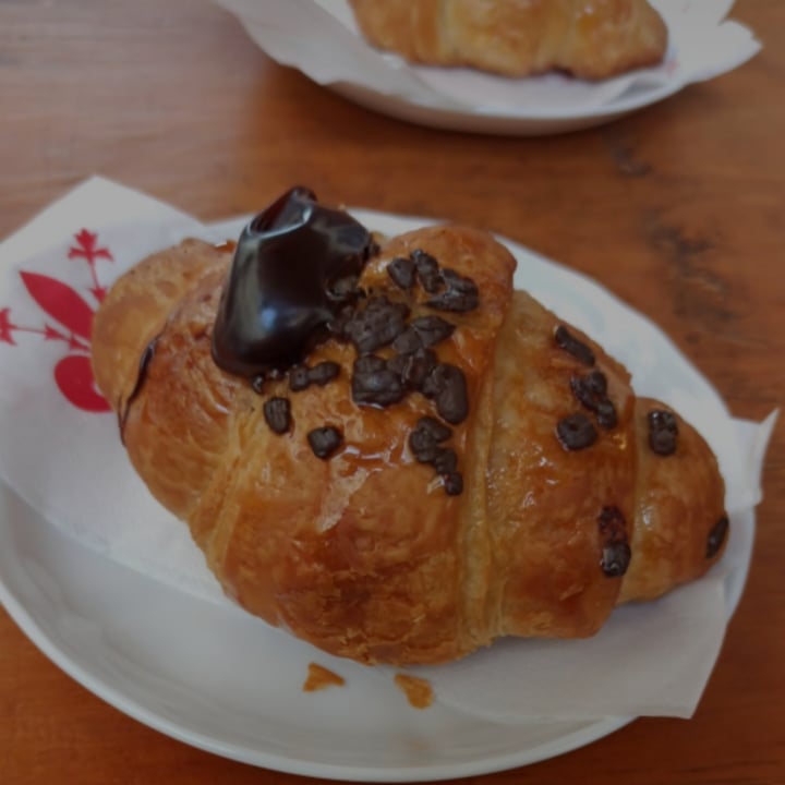 review photo of Cioccolateria Ballerini cornetto al cioccolato shared by @engi00angi on 30 Jun 2022 - review
