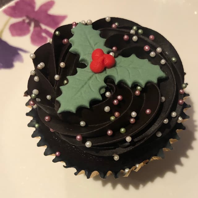 菜肴“Christmas Chocolate Cupcake (vegan)”的照片