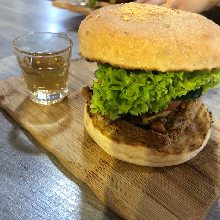 photo of nomVnom Bistro A-Lamak Burger shared by @soy-orbison on  22 Jan 2020 - review