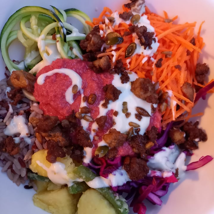 review photo of Dulcamara Vegan Bakery & Bistrot salad bowl shared by @ariannarocco on 17 Sep 2022 - review