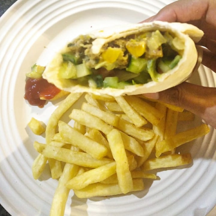 photo of Nando's Sanridge Square Drive Thru Avo veggie wrap shared by @fitnish on  30 Jan 2022 - review