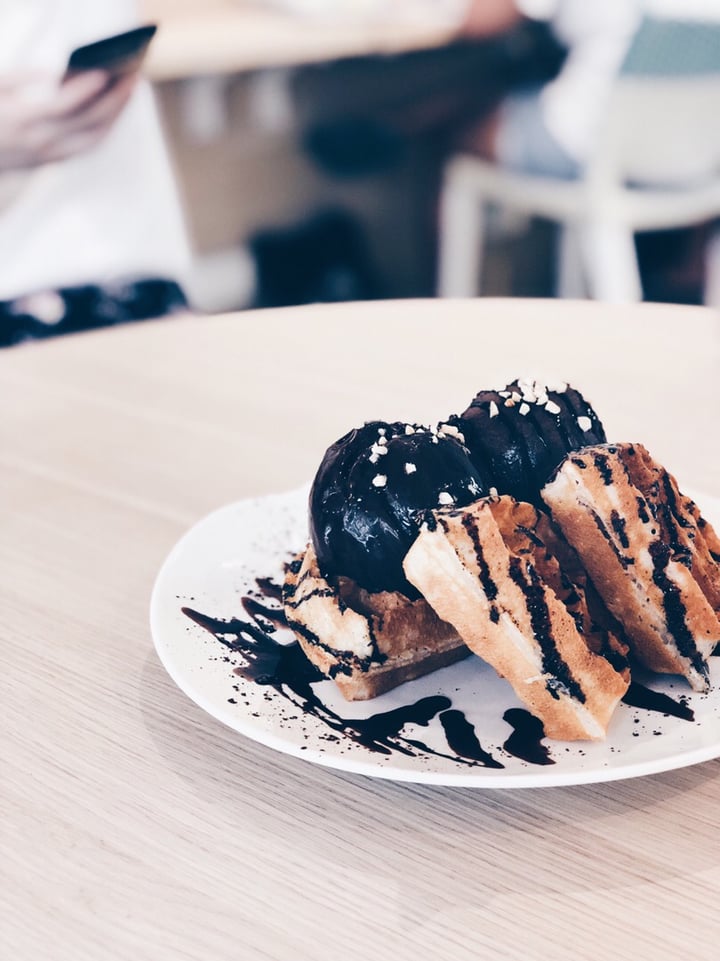 photo of WS Deli Experience Store Waffle and 2 flavored snowballs shared by @consciouscookieee on  30 Apr 2019 - review