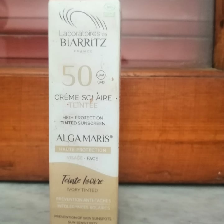 photo of Laboratories de Biarritz  Crema solare colorata shared by @katiadenigris on  12 Mar 2022 - review