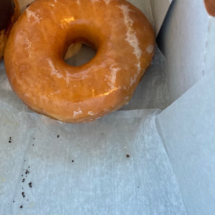 photo of Voodoo Doughnut - Broadway Vegan Raised Glazed shared by @veganosaventureros on  31 Dec 2020 - review