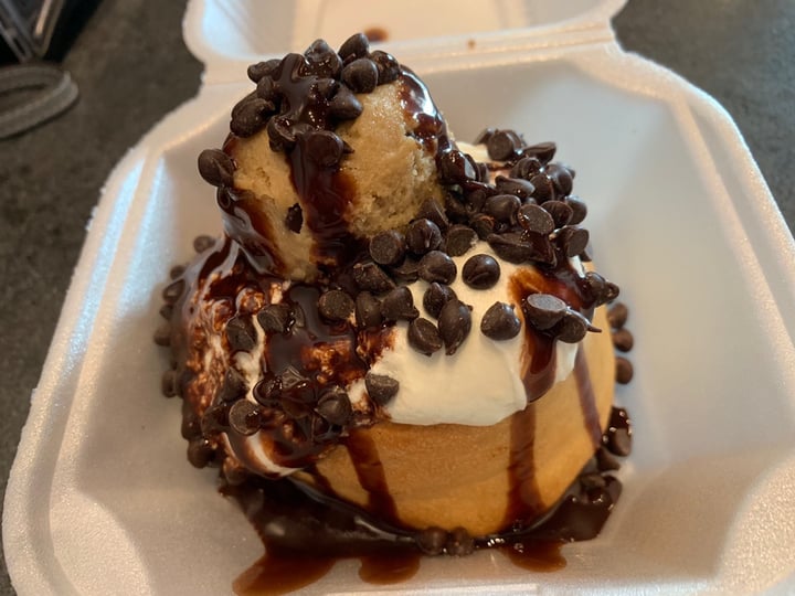 photo of Cinnaholic Cookie Monster Roll shared by @mckaylahelms1244 on  05 Sep 2019 - review