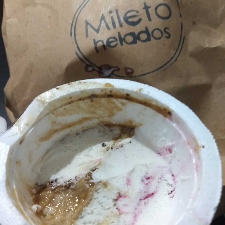 review photo of Mileto Helados Helado de chescake de frutos rojos tramontana coco con dulce de leche shared by @tony on 02 May 2021 - review