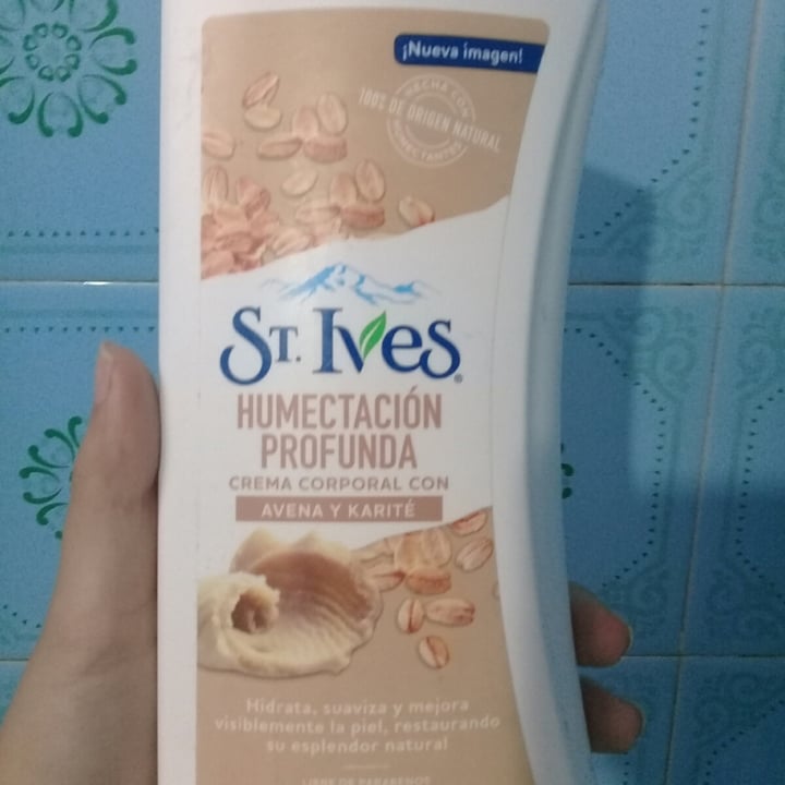 photo of St. Ives Crema corporal con Avena y Karite shared by @camiveggie on  08 Dec 2020 - review