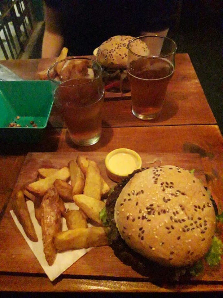 review photo of Berni Bodegon Hamburguesa De Lentejas Vegetariana shared by @marianaespinosa on 09 Dec 2019 - review