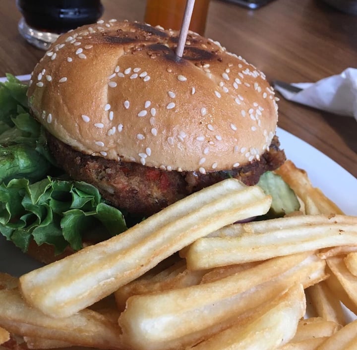 photo of Denny's Veggie burger shared by @pacholiarce on  17 May 2019 - review