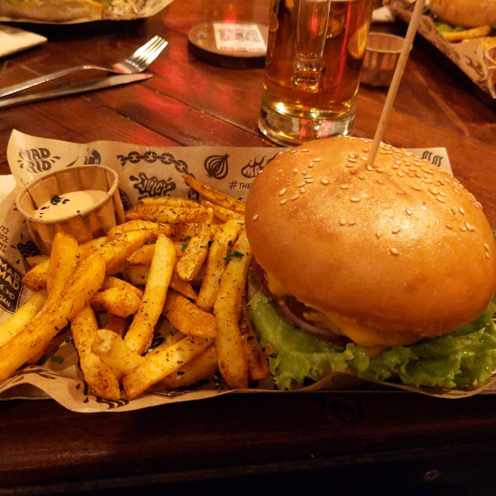 photo of Mad Mad Vegan Hamburguesa Double Cheese Bacon shared by @kabuti on  25 Oct 2022 - review