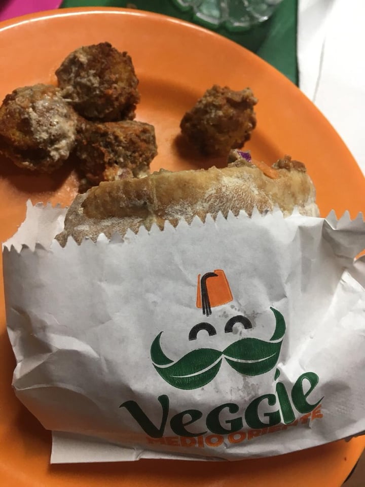 photo of Veggie Medio Oriente Falafel sandwich shared by @lauchis on  13 Aug 2019 - review