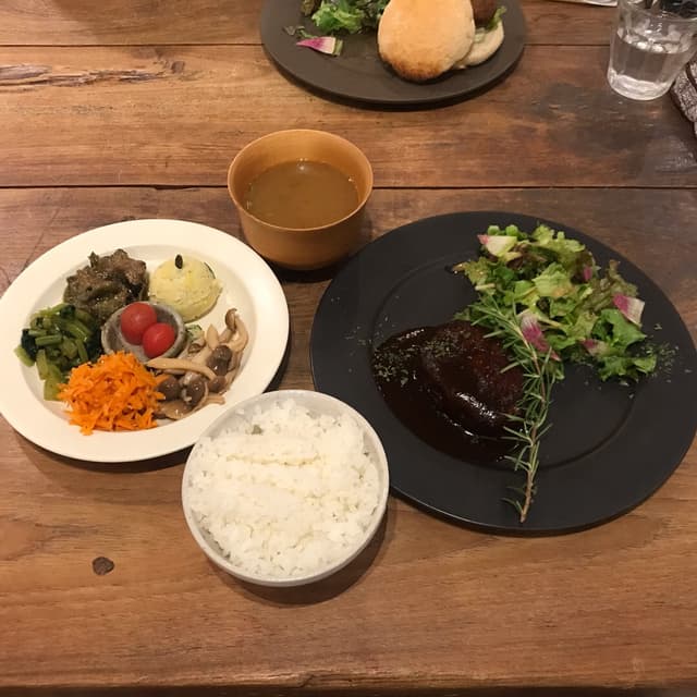 Foto del piatto “Dinner set With Braised Salisbury Steak”