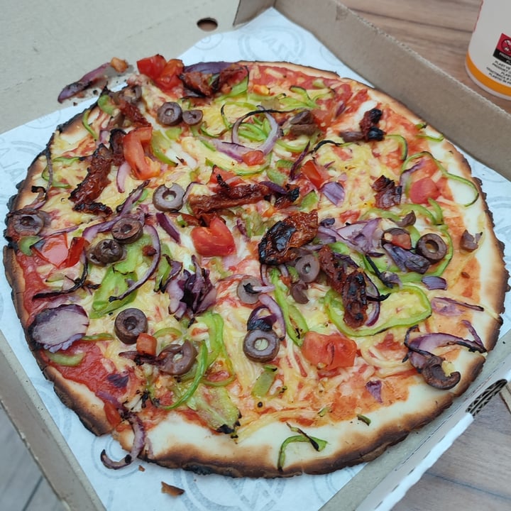 photo of Pizza Lab gluten free pizza shared by @flouredfingers on  03 Jul 2022 - review