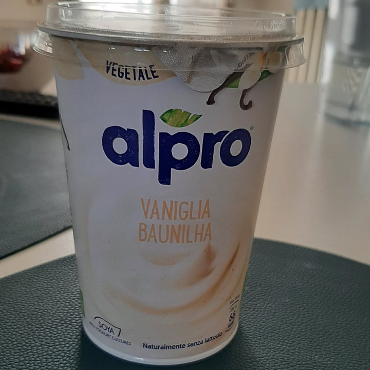 photo of Alpro Vaniglia Baunilha Yogurt shared by @zingara on  16 Apr 2022 - review