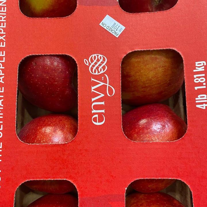 photo of Envy Apples shared by @claudiademartino on  28 Jun 2022 - review