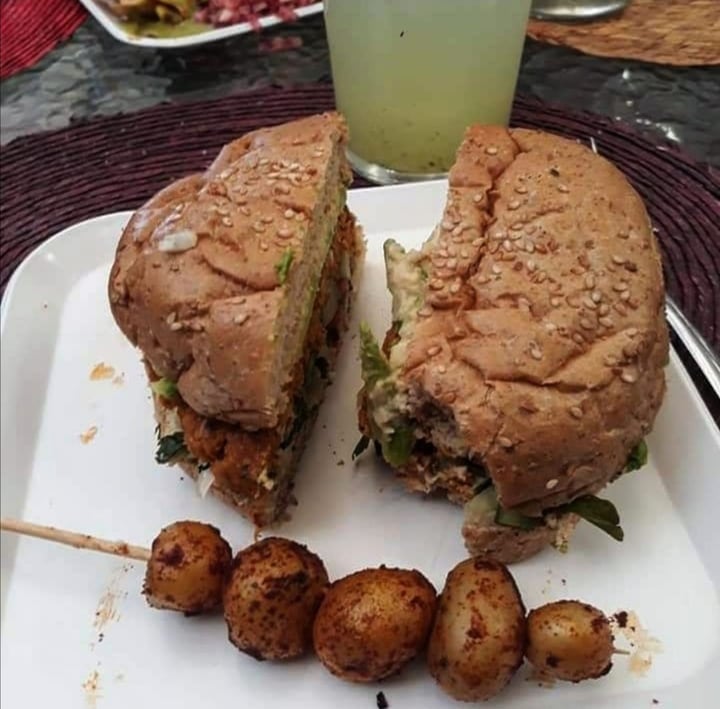 review photo of Taller Vegánico Hamburguesa de quinoa shared by @cryturbate on 15 Jan 2020 - review