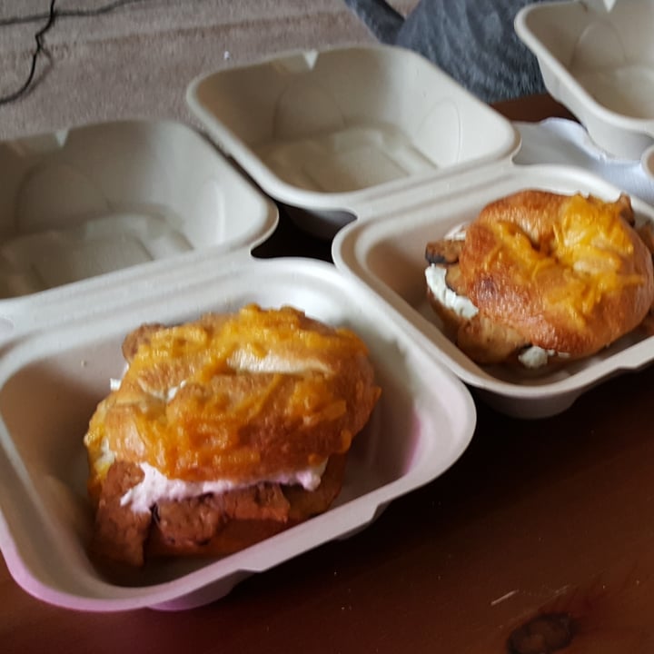 photo of Karma Cream Jalapeño Popper Breakfast Sandwich shared by @kierstenb on  17 Jul 2021 - review