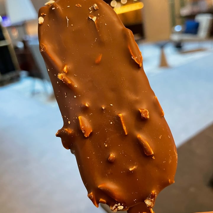 photo of Magnum Magnum Vegan Almond shared by @albiselena on  06 Apr 2022 - review