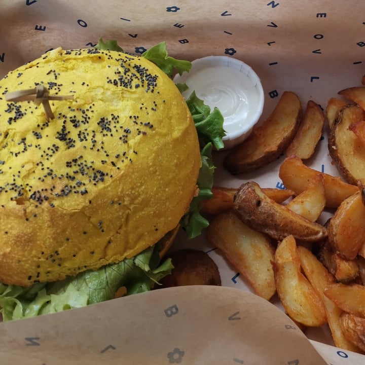 photo of Flower Burger Roma Spicy cecio shared by @elevegansoul on  26 Mar 2022 - review