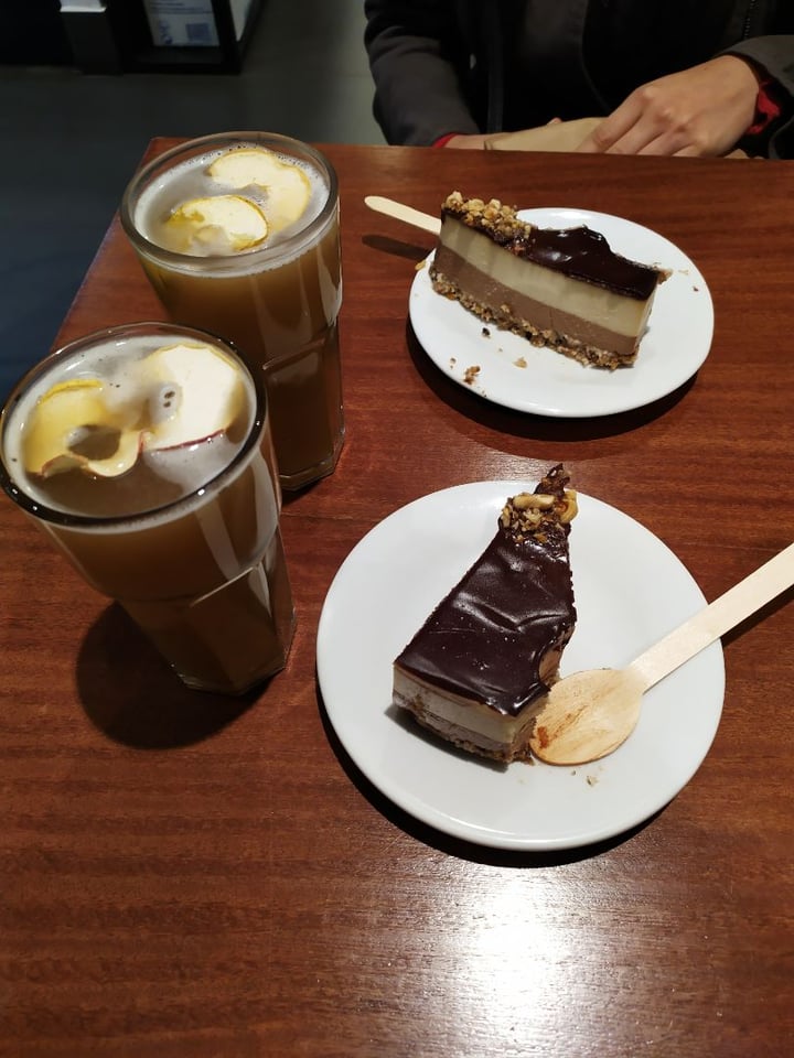 review photo of Flora & Fauna Emoliente Con Cheesecake shared by @luisapitot on 30 Nov 2019 - review