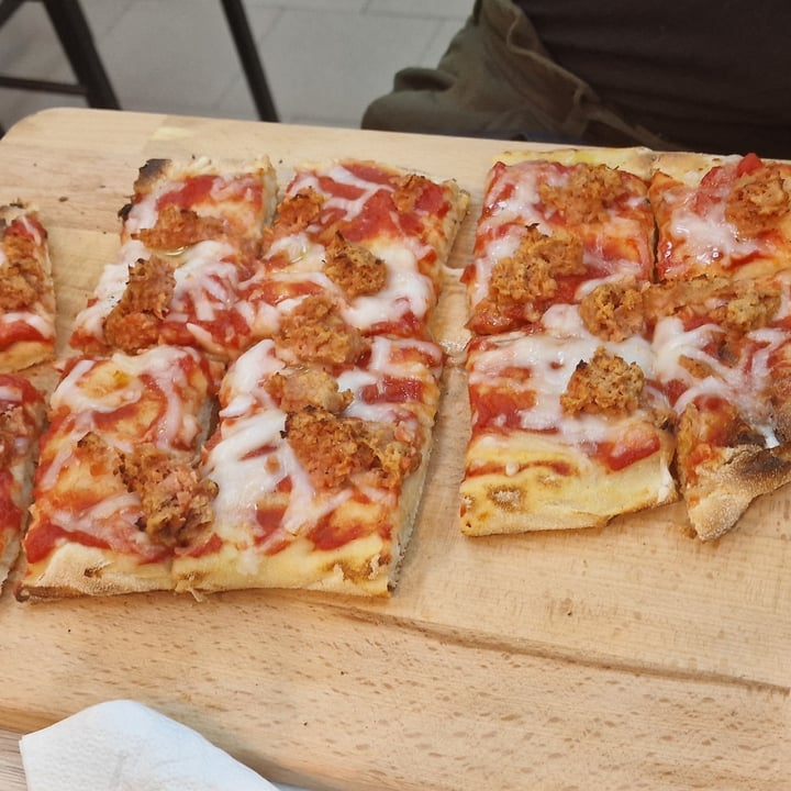 review photo of Al Pachino Pinsa Regina + Salsiccia shared by @veglisso on 02 Oct 2022 - review
