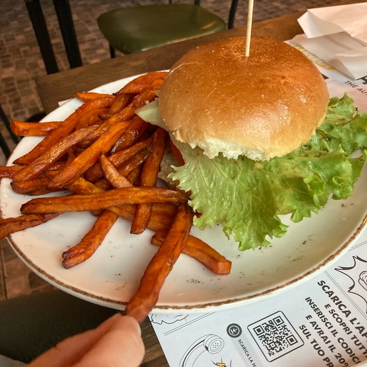 photo of Hamerica's Beyond Burger shared by @bavvi on  30 Nov 2022 - review