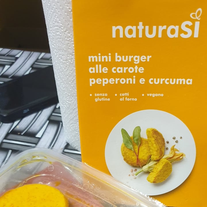 photo of Natura Sì Mini Burger alle Carote Peperoni e Curcuma shared by @gattopachanga1 on  15 Nov 2022 - review