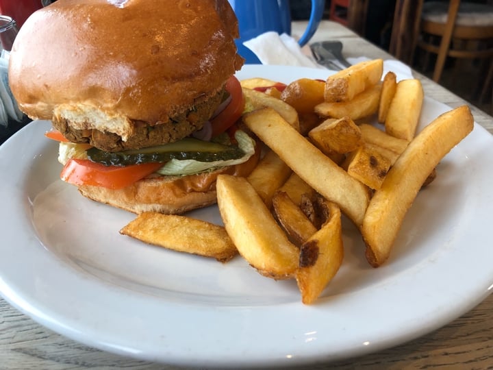 photo of The Old Chain Pier vegan burger shared by @angelorun on  19 Feb 2020 - review