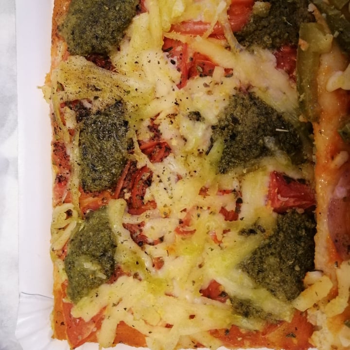 photo of Alice in Wonderpie Pizza con pesto shared by @sheila3 on  08 Apr 2021 - review