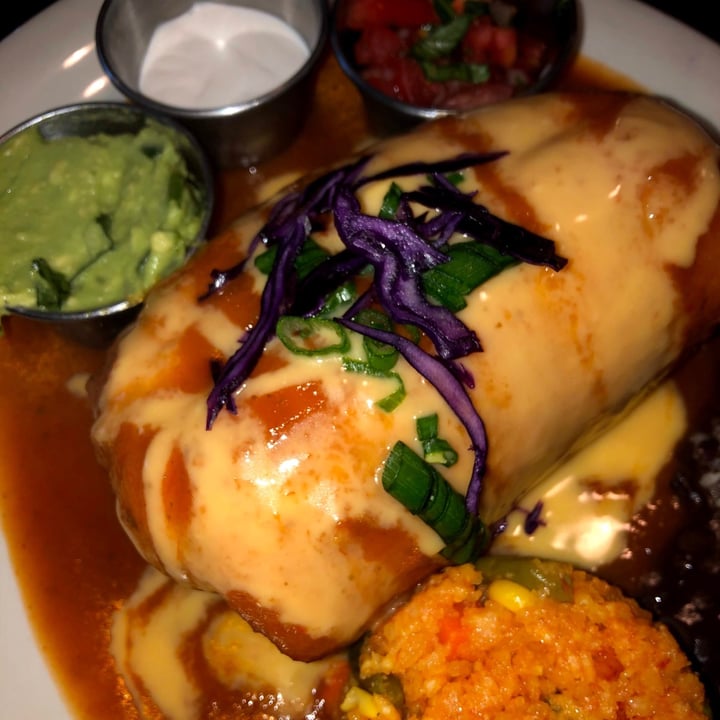 review photo of Luna Verde Vegan Mexican Restaurant Nachos, Chimichanga & Black Bean Soup shared by @alycat on 16 May 2020 - review