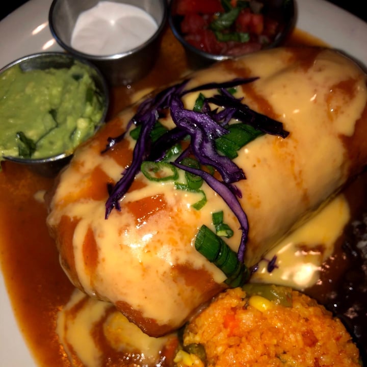 photo of Luna Verde Vegan Mexican Restaurant Nachos, Chimichanga & Black Bean Soup shared by @alycat on  16 May 2020 - review