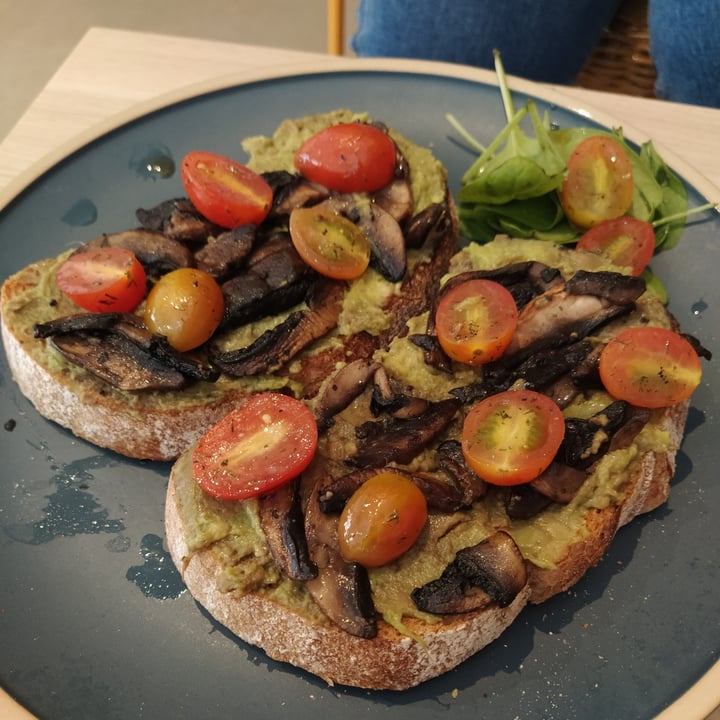 photo of WS Deli Experience Store Shrooms Avocado toast shared by @pippapong on  30 Dec 2021 - review