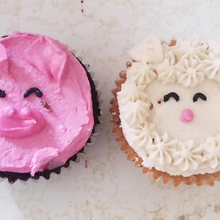 photo of Shayna B's By The Sea Cupcakes shared by @smmpurple66 on  17 Sep 2021 - review