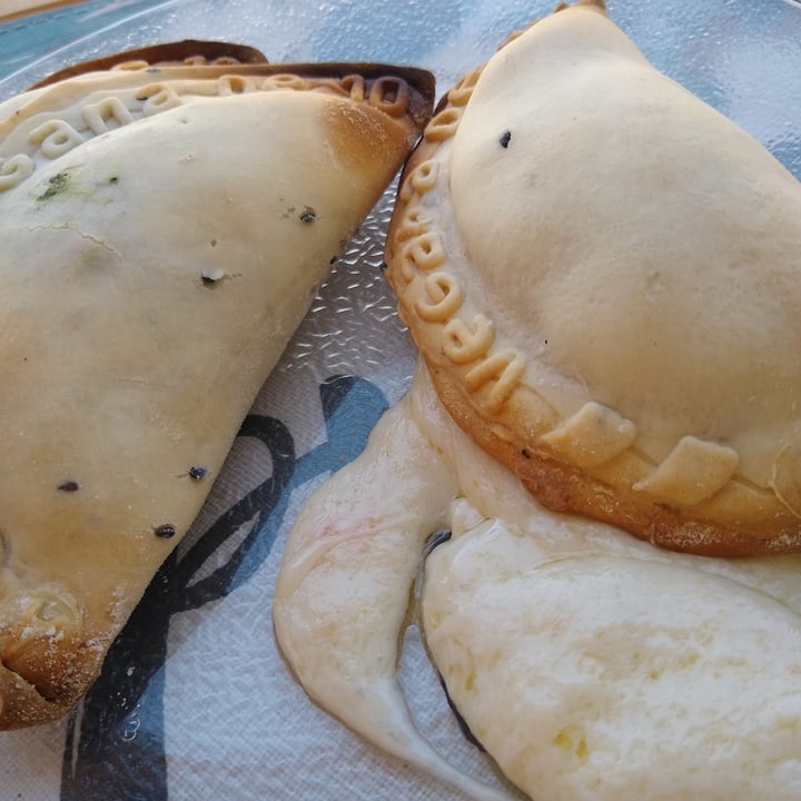 photo of Empanadas de 10 Empanada De Acelga Y Queso shared by @fabuchi on  14 Oct 2020 - review