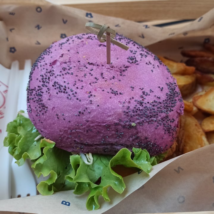 photo of Flower Burger Cherry Bomb shared by @nikolaus on  20 Jun 2021 - review