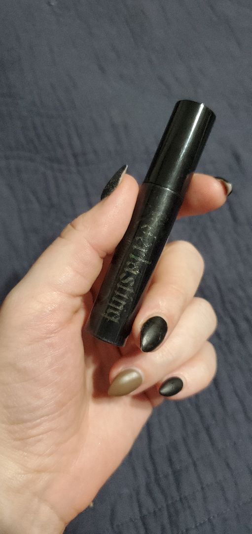 photo of KVD Beauty Everlasting glimmer veil  Liquid Lipstick-wizard shared by @marea707 on  06 Jan 2020 - review