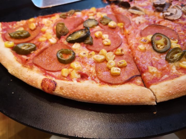 photo of Pizza Hut Restaurants Pepperphoni Pizza shared by @mellyflamingo on  15 Jan 2020 - review