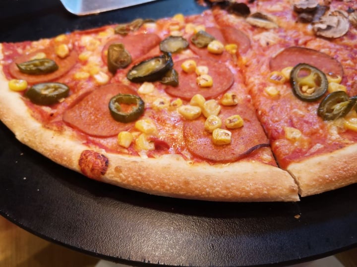 review photo of Pizza Hut Restaurants Pepperphoni Pizza shared by @mellyflamingo on 15 Jan 2020 - review