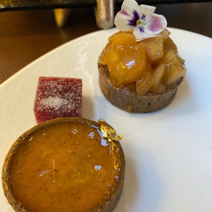review photo of Clipper Lounge Vegan Festive Afternoon Tea shared by @vegangu on 19 Nov 2022 - review