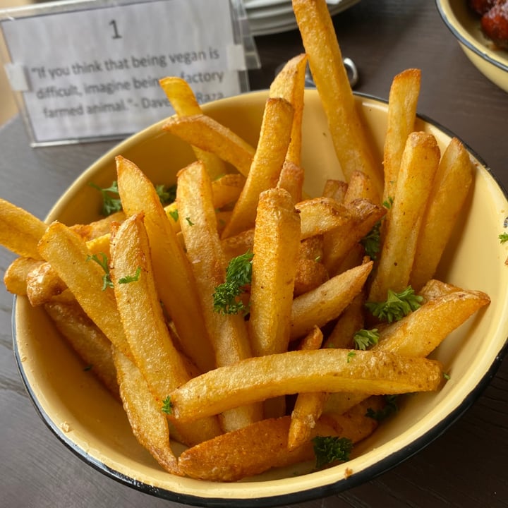 photo of Asher's Corner Cafe @ Ashers Farm Sanctuary Hand Cut Chips shared by @kathrynsveganjourney on  28 Aug 2021 - review