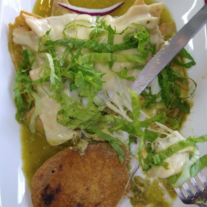 review photo of Zona Veggie Restaurante Enchiladas Verdes con Milanesa de Amaranto shared by @marcelaram1 on 19 Sep 2021 - review