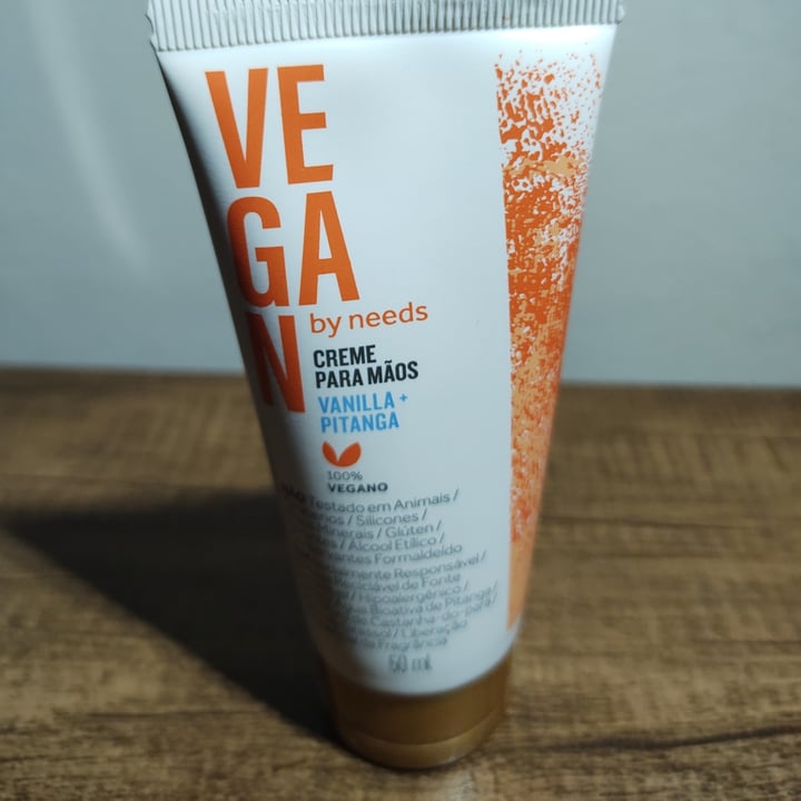 review photo of Vegan by Needs creme para as mãos vanilla + pitanga shared by @donacintia on 13 Dec 2022 - review