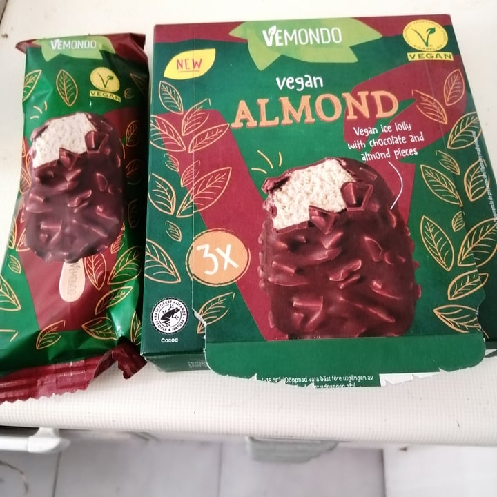 photo of Vemondo almond magnum shared by @oskar-vegantv on  23 Jul 2021 - review