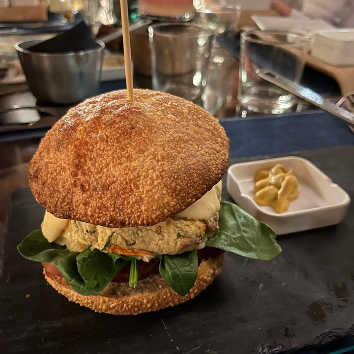 photo of Alchimista Bistrot e Mescole Vegan Burger shared by @martina1224 on  22 May 2022 - review